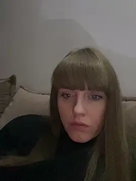 Kamilochka2951 Adlı Modelin Canlı XXX Sohbeti