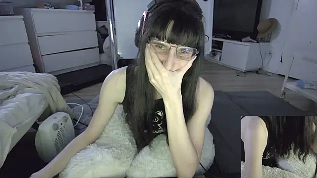 CeriseLapine's Webcam Show