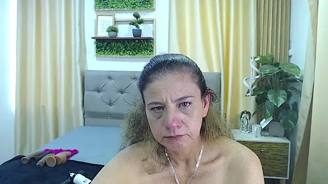 sasi_luna Adlı Modelin Canlı XXX Sohbeti