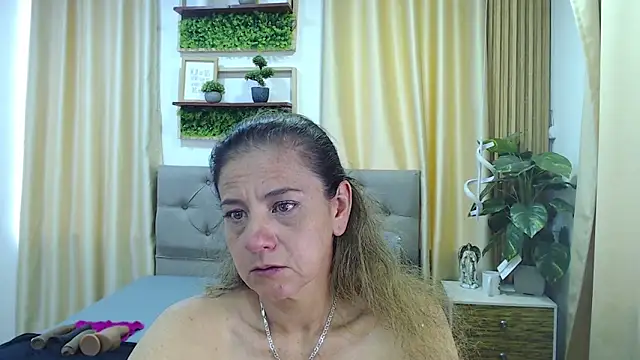 sasi_luna's Live XXX Chat