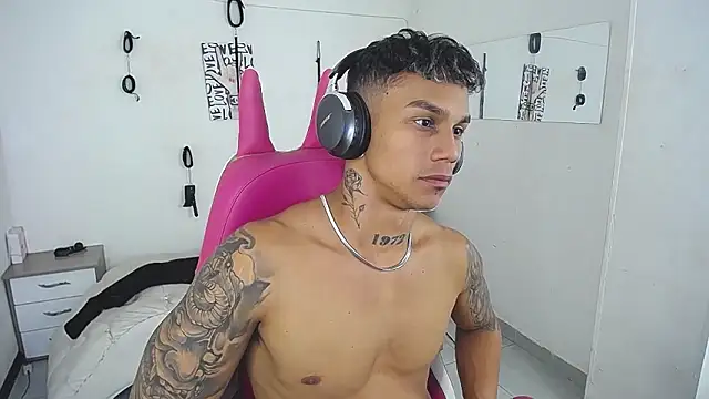 Leonard_Price's Live XXX Chat