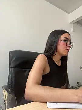 eimi_rosse18's Live XXX Chat