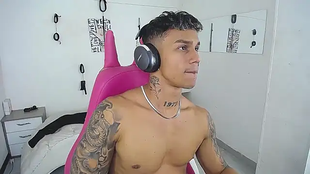 Leonard_Price's Live XXX Chat