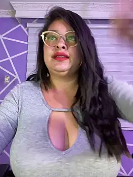 MiiaaJoness Webcam Show