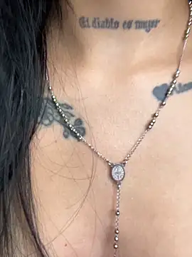 LatinaDollXXX's Live XXX Chat