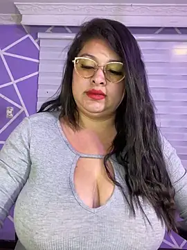 MiiaaJoness' Webcam Show