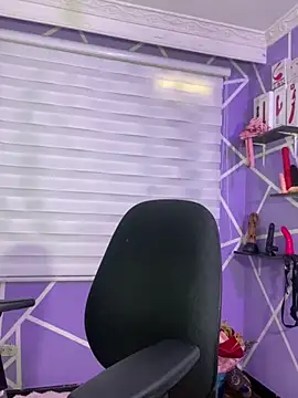 MiiaaJoness' Webcam Show