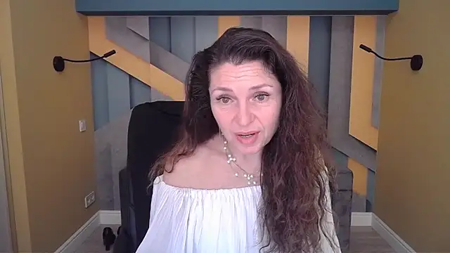 EllaLong's Live XXX Chat