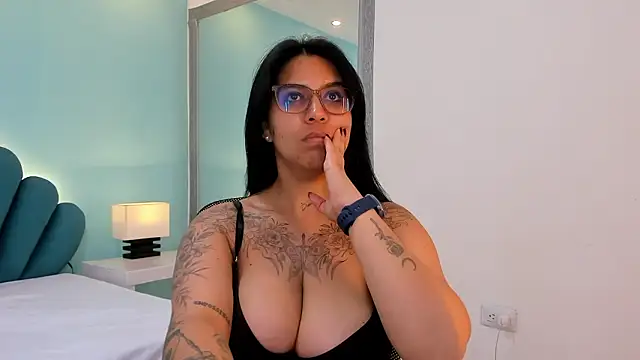 sharlott18's Live XXX Chat