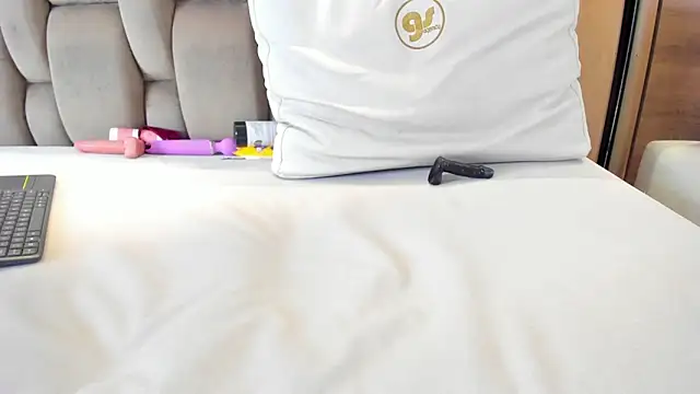 karol_lewiss' Live XXX Chat