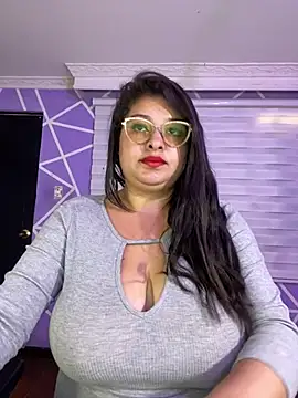 MiiaaJoness' Live XXX Chat