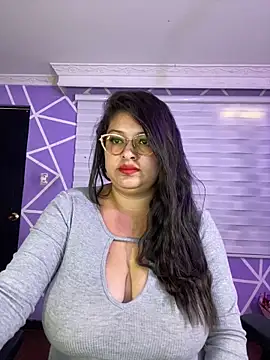 MiiaaJoness – Naživo XXX chat