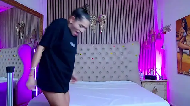 PlayfulShowのライブXXXチャット