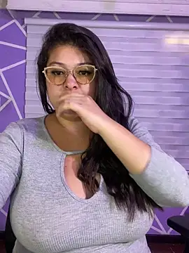 MiiaaJoness' Live XXX Chat