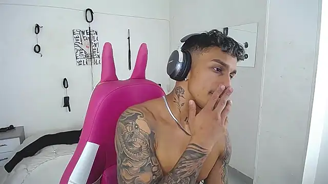 Leonard_Price's Live XXX Chat