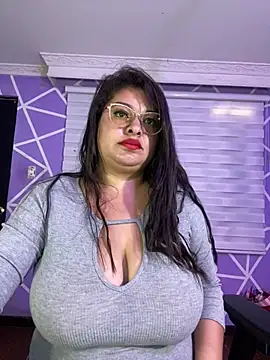 MiiaaJoness' Webcam Show
