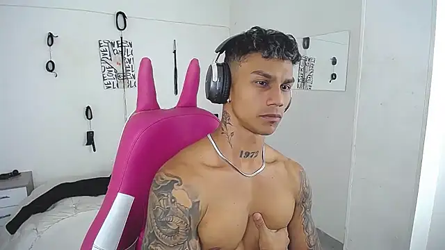 Leonard_Price's Live XXX Chat