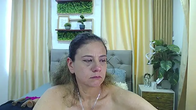 sasi_luna's Live XXX Chat