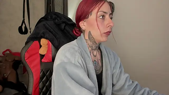 XXX chat uživo modela selene_red_