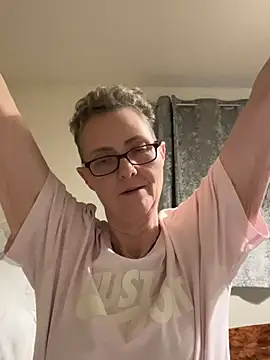 Curvy-Jinx's Live XXX Chat