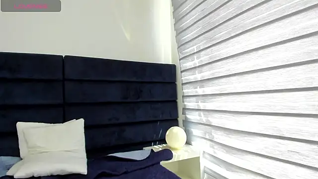 XXX chat uživo modela melanie_roux__