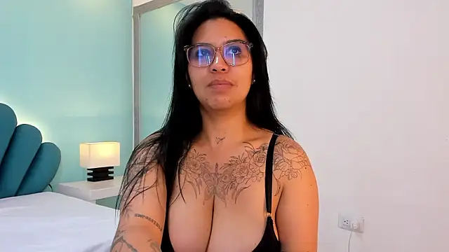 XXX chat uživo modela sharlott18