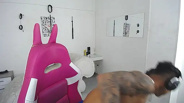 Leonard_Price's Live XXX Chat