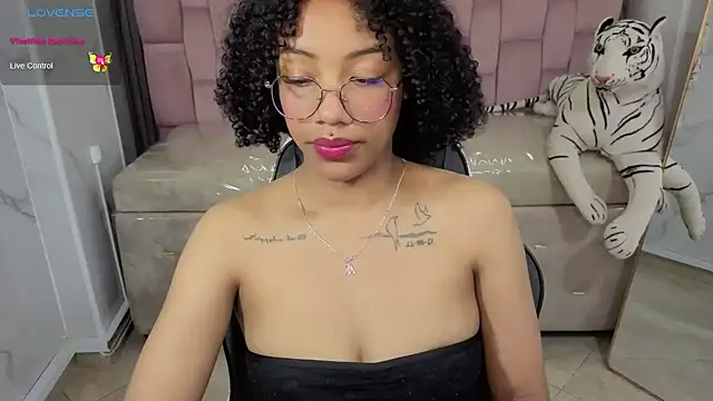 Violeth_b's Webcam Show