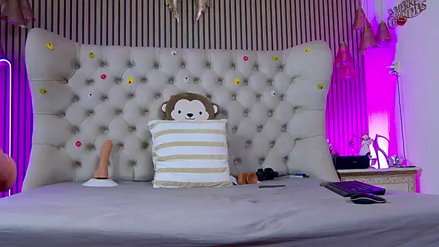 PlayfulShow's Live XXX Chat