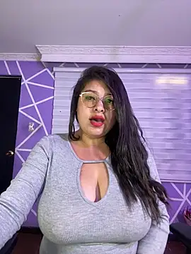 Онлайн чат XXX MiiaaJoness