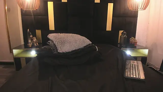 Lucio__Fox 即時 XXX 聊天