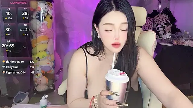 Jiuer-88's Live XXX Chat