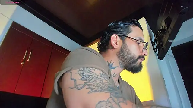 Chatroom XXX en direct de CamiloGray_