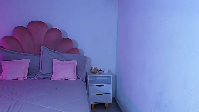 Онлайн чат XXX MiaColucci18