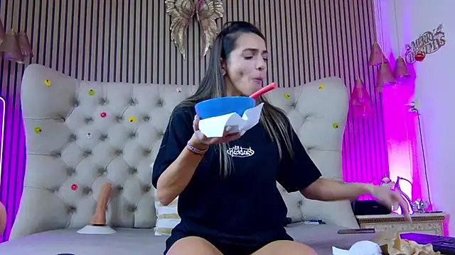 PlayfulShow élő XXX-chatje