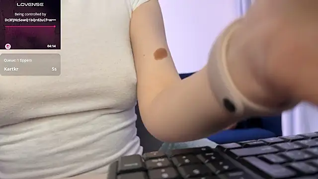 SharkyBabyのライブXXXチャット