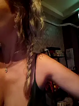 CelynaRoss' Live XXX Chat