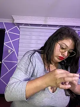 Show modela MiiaaJoness na web-kameri