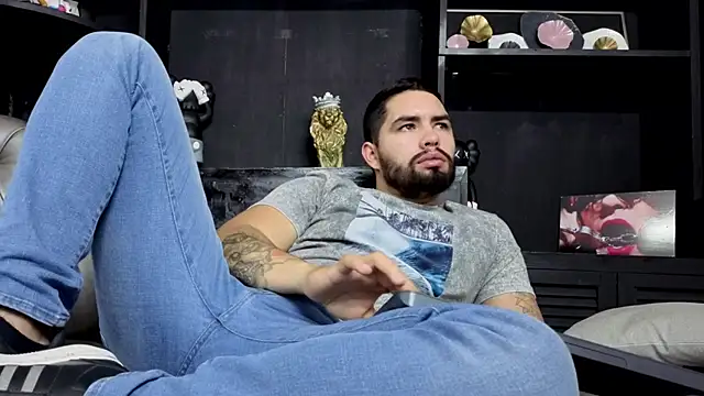 matteosantos Adlı Modelin Canlı XXX Sohbeti