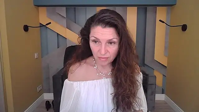 EllaLong élő XXX-chatje