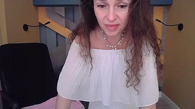 EllaLongのライブXXXチャット