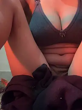 Chat +18 de Dilnaazz ao vivo