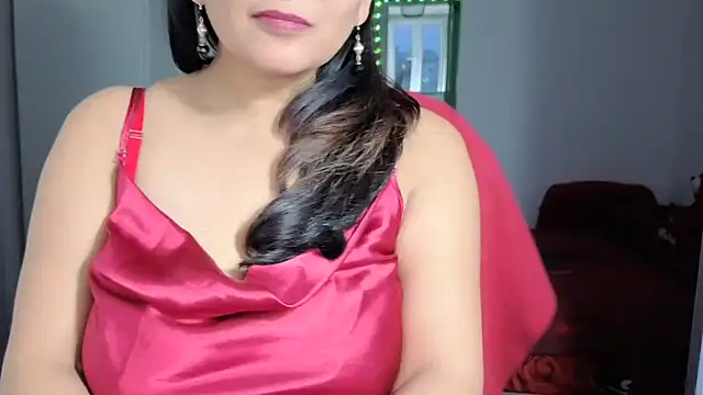 Chat +18 de HotSpicyGujju ao vivo