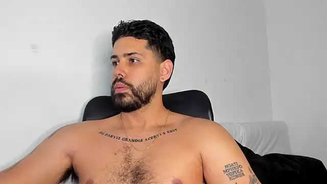 Chat +18 de Justyn_Torres ao vivo