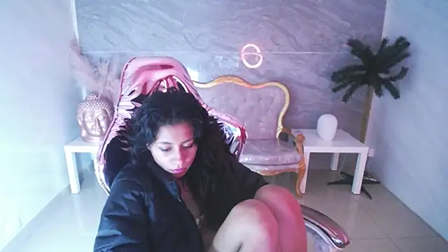 serabella_s Adlı Modelin Canlı XXX Sohbeti