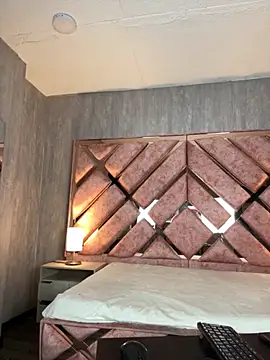 AuroraBrow's Live XXX Chat