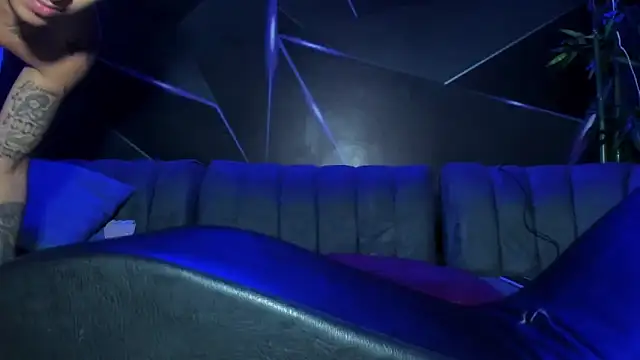 Plays_cloe_sex 即時 XXX 聊天