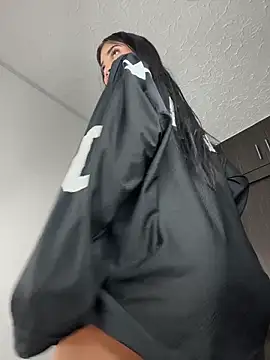 LatinaDollXXX Chat XXX in diretta