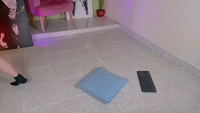 Emma__Blanco Adlı Modelin Canlı XXX Sohbeti