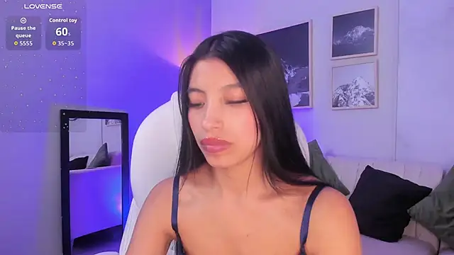 Tiffany_Low Adlı Modelin Canlı XXX Sohbeti